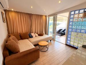 Sea-view Apartment Tudor-Balcony-Free Parking