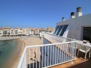 Apartamento de 3 habitaciones con terraza panorámica, cerca de la playa en LEscala - HISP-236-34