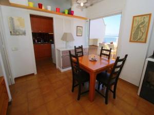 Apartamento de 3 habitaciones con terraza panorámica, cerca de la playa en LEscala - HISP-236-34