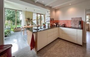 3 Bedroom Beautiful Home In Steenenkamer