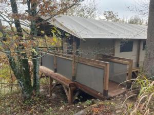 Tente accueillant animaux - 5 pers. - API-1-52-2327
