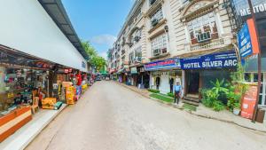 Hotel Silver Arc - Near Karol Bagh Metro Station