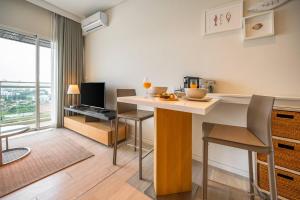 KingBed Beachfront-Pool Condo & Kitchen,Playground,TV,Wifi
