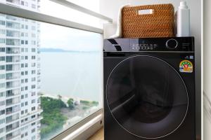 KingBed Beachfront-Pool Condo & Kitchen,Playground,TV,Wifi