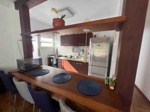 Casa pé na areia em Ilha Bela perto do mar