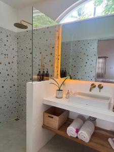 White Coconut Resort