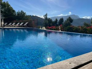 Idyllic 6 bed villa stunning sea view salt pool