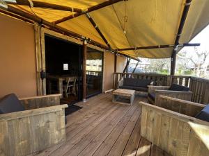 Tente spacieuse animaux admis - 6 pers. - API-1-52-2538