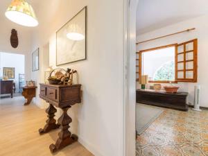 Charming Villa with Patio & Lush Garden img6