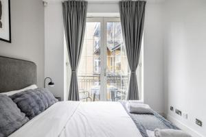 Luxury 2 Bedroom Apartment near London Bridge Sleeps 6