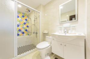 Phòng Deluxe Có 2 Giường Cỡ Queen (Deluxe Queen Room with Two Queen Beds)
