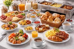 Hotel Silver Arc - Near Karol Bagh Metro Station