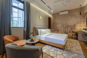 Saltstayz Premier - Noida, Near Sector 18 Metro station