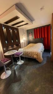 Luxury KIA Room B