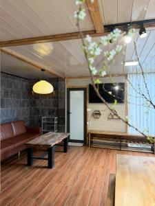 Bách Xanh House. Nhà Gác Lửng