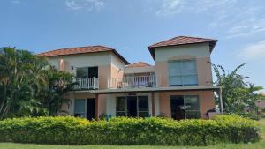 Cozy Town House Beach, Golf