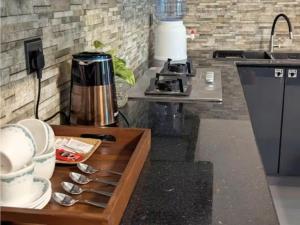 Spacious 2 Bedroom Apartment with Lake View