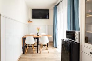 Apartment with terrace and free parking - Beach nearby