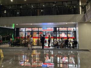 Suite 16 Ortigas Cozy 2-Bedroom Staycation with Netflix & WiFi