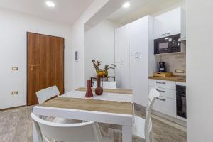 Blanche Apartments img56