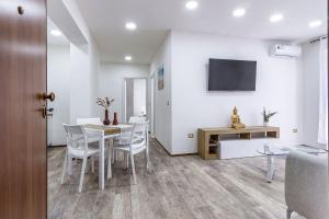 Blanche Apartments img61