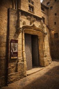 La Salamandre - Un écrin médiéval pour vos souvenirs - Imaginez-vous, réveillé par le murmure de Sarlat, dans un appartement spacieux et chaleureux, au cœur de la Cité classée - 2 chambres - Une magie à vivre sans modération - Réservez dè