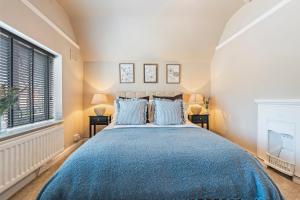 4 Double Bedroom House WS1 Between J7 J9 M6 Van- 2 Driveway Parking - Excellent Equipped Home -Walsall Manor Hospital Bloxwich Wednesbury Darlaston Wolverhampton & More by Samina, Arz Stays