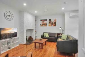 4 bedroom house - Walk to Southbank