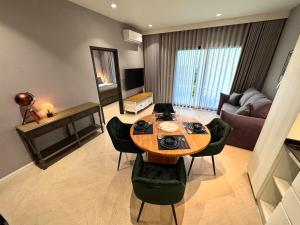 Title Legendary apartment near Bangtao Beach 1st floor