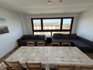 Modern 3-room apartment with big living room & balcony