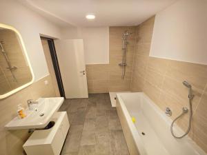 Aldrans Apartment with 3 bedrooms