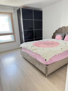 Apts 71M2 with 38M2 terrasse , 10mins to Paris Center, Free Nespresso