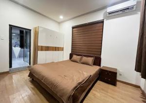 Central 4BR & Sunset Rooftop - Pearl Home