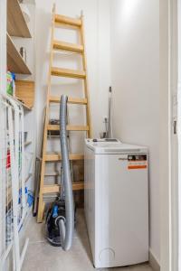 Olive Art Get Away-Walk to Buda Eye & Fashion Street