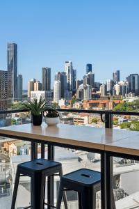 Penthouse Sleep 6 - CBD Views - Resort - Games