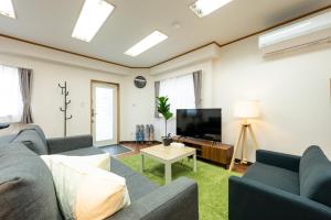 Free Parking 一 2 Free Rental Bicycles 一 Up to 9 Guests 一 85 square meters 一 7min to Koreatown 一 Mintak Katsuyama V Residence