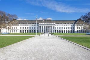 Exklusives wohnen am Schloss im Herzen von Koblenz mit 1 SZ für bis zu 4 Gäste