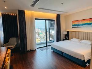 Sapphire Ha Long Studio - City View - Modern & Cozy