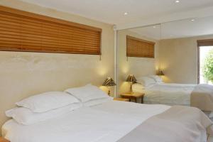 Rocky Beach self catering Sea View Holiday Apartment