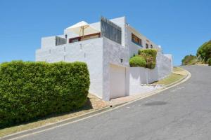 Rocky Beach self catering Sea View Holiday Apartment