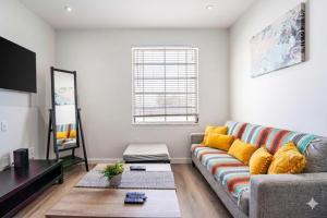 Walk to Beach & Ocean Drive | Pet-Friendly