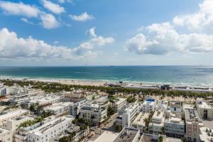 Walk to Beach & Ocean Drive | Pet-Friendly