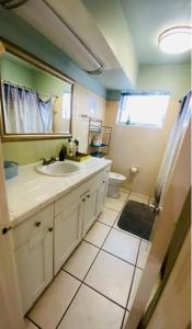 2BR Hollywood Retreat w Garden, BBQ & Parking