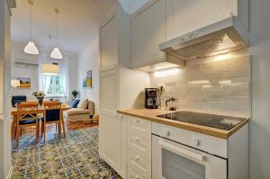 Apartment in a Period Villa - Private Parking