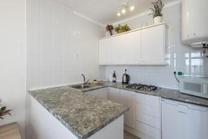 AA Guest - The Golden Sea Views Eco Apartment