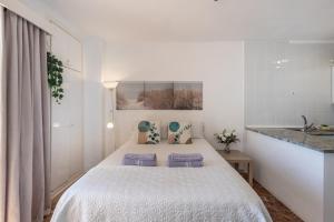 AA Guest - The Golden Sea Views Eco Apartment