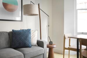 Modern 2-Bedroom Flat on Great Titchfield