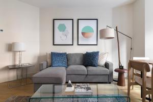 Modern 2-Bedroom Flat on Great Titchfield