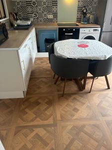 Appartement lumineux au centre de dieppe, calme et confortable