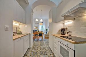 Apartment in a Period Villa - Private Parking